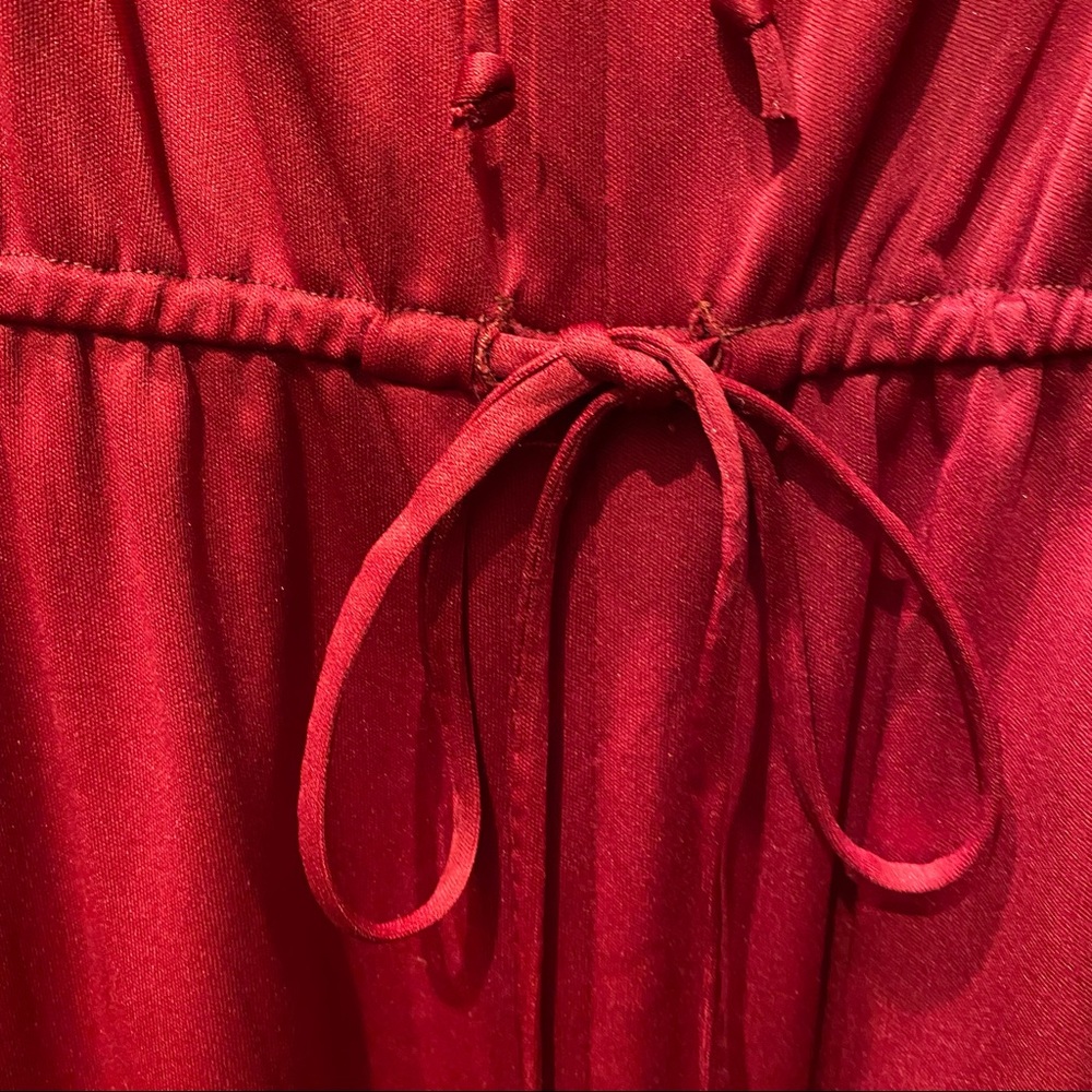 Elegant Red Sleeveless Dress - Picture 5 of 10